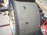 Der vordere Reifen hatte nach dem Rennen 
      
 
 
 
 
 richtige Blasen